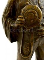 1926 Zászlós István (1895-1976): Ivó parasztember. Bronz, jelzett, márvány talapzaton, m: 29,5 cm