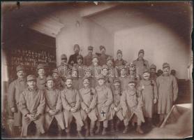 cca 1916 A Pjescsankai hadifogoly táborban, magyar hadifogoly tisztek által tartott analfabétákat ok...