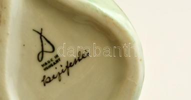 Drasche páva, kézzel festett, jelzett, kis kopással, m: 10 cm