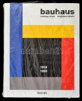 Magdalena Droste: Bauhaus. 1919-1933. Bp., 2003, Taschen / Vince. Kiadói papírkötésben, bontatlan zsugorfóliában. Kiváló állapotban