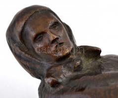 Csúcs Ferenc (1905-1999): Templomba menő. Bronz, jelzett, márvány talapzaton, m:31 cm