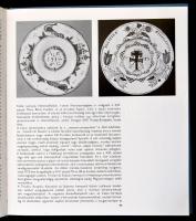 Katona Imre: A habán kerámia Magyarországon. Bp., 1974, Képzőművészeti Alap Kiadóvállalata. Sok feke...