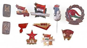 27db-os vegyes jelvény tétel, nagyrésze magyar úttörő és "KISz" tematikájú T:2,2-