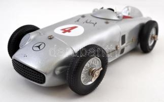 Märklin játék versenyautó, jó állapotban, kulcs hiányzik, 30x11 cm