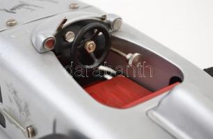 Märklin játék versenyautó, jó állapotban, kulcs hiányzik, 30x11 cm