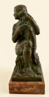 Stursa jelzéssel: Ülő női akt. Bronz, jelzett, márvány talapzaton, m:35 cm