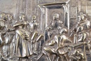 Ezüst, fogadói jelenetet ábrázoló ovális bonbonniere. Jelzett, mesterjeggyel / Silver bonbonniere wi...