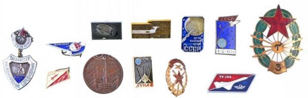 Szovjetunió 12db-os vegyes jelvény és kitűző tétel, közte sok űrrepülés tematikájú T:2 Soviet Union 12pcs of various badges and pins, including many Space Flight themed C:XF