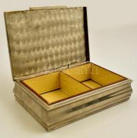 Fém, zenélő cigarettás doboz, jó állapotban, felhúzó nélkül, 18x12x5 cm