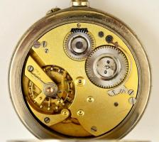 Angol porcelán számlapos óra, szép állapotban, működik, ezüst rátétes bőr tokban, jelzett, d: 6 cm