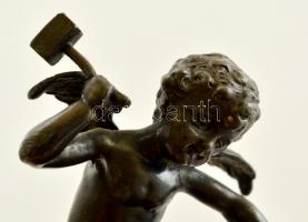 Ón puttó, alabástrom talapzaton, m: 11 cm