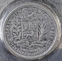 Venezuela 1954. 25c Ag + 1960. 25c Ag + 1B Ag mindhárom érme jelzett (0.925) ezüst hamutálcához rögz...