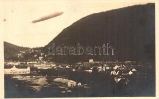 1929 Brassó, Kronstadt, Brasov; Zeppelin a város felett / Zeppelin above the town. Atelier Helios photo (EK)