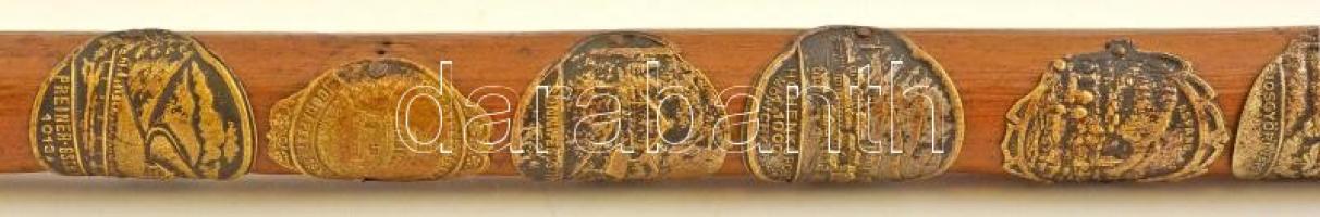 cca1930 Turistabot 25 jelvénnyel, közötte 2db jamboree jelvény is. / Alpine cane with hiker badges. ...