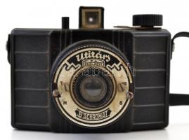 cca 1953 Finommechanikai és Acélárugyár Utitárs fényképezőgép, B Achromat lencsével, leexponált Forte filmmel+ MOM Fotobox fényképezőgép használati utasítással