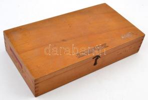 Diafilm tartó fa doboz, tele diákkal, diatartó kerettel (főleg városképek, életképek), kb 100 db