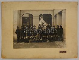 cca 1930 Cserkész csoportkép, Littmann A. békéscsabai műterméből, kartonra ragasztva, 17×22,5 cm