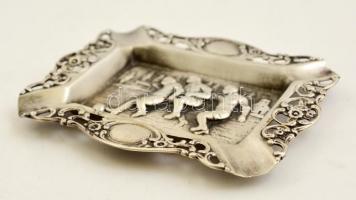 Focizó gyermekeket ábrázoló jelzett ezüst hamutartó / Signed silver ashtray with football playing ch...