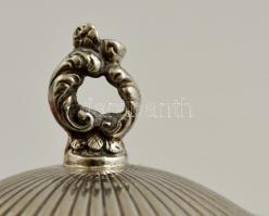 Ezüst (Ag.) cukordoboz, jelzett, m:10 cm, 13×8 cm, nettó:136 g