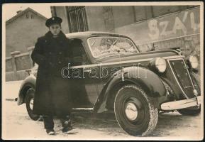 1940 Bp., Szolgálati autó Szálasi feliratú ház előtt, 5,5x8 cm