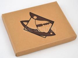 Dizájnos fém boroskészlet, saját dobozában