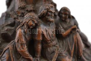 Díszesen faragott címeres kínáló mitológiai jelenettel, fa, jelzés nélkül, sérült, m: 36 cm