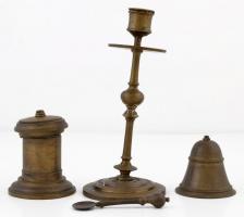 Réz tárgyak, nagy füles tálca, gyertyatartó (ferde), csengő (hibás), stb, összesen: 4 db,  60×35 cm ...