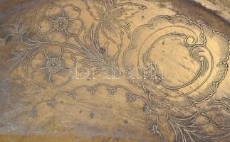 Réz tárgyak, nagy füles tálca, gyertyatartó (ferde), csengő (hibás), stb, összesen: 4 db,  60×35 cm ...