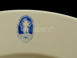 2 db Zsolnay tányér "Britannia" logóval, jelzett (ifj. Grünwald Mór), kopásokkal, d: 24,5 ...