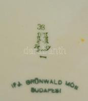 2 db Zsolnay tányér "Britannia" logóval, jelzett (ifj. Grünwald Mór), kopásokkal, d: 24,5 ...