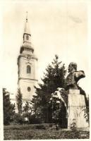 Szeghalom, Református templom, Kossuth szobor