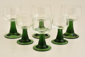 Likőrös pohár tétel, összesen 6 db, különböző méretekben, zöld, anyagában színezett talppal, jelzés nélkül, hibátlanok, m: 11 és 14 cm között