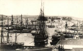 Polai hadikikötő 1870-ben / Naval base port in Pola in 1870