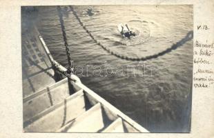 Búvárok a kikötőben / K.u.K. Kriegsmarine divers by the port. photo glued on postcard (EK)