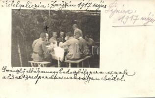 1917 Kelet-Galícia. Ivánszky altábornagy, hadosztályparancsnok, a 83-as ezredparancsnokságon ebédel / WWI K.u.K. military lieutenant commander and division commander having lunch at the 83th regimental headquarters. photo