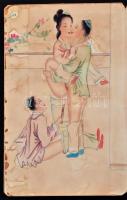 cca 1900 Japán színezett pornográf nyomatok kihajtható albumban, kissé foltos 18,5x12 cm / Vintage Japanese pornographic coloured prints in folding album, with small water stains, 18,5x12 cm