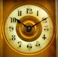 XIX. sz: Francia utazóóra. Porcelán számlappal, réz és üveg tokkal, hibátlan, működő állapotban, kul...