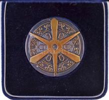 Japán DN Kiotó részben ezüstözött Br emlékérem, eredeti gyártói tokban (51mm) T:1- Japan ND Kyoto partially silver plated Br commemorative medallion in original case (51mm) C:AU