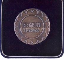 Japán DN "Kiotó" részben ezüstözött Br emlékérem, eredeti gyártói tokban (51mm) T:1-
Japa...