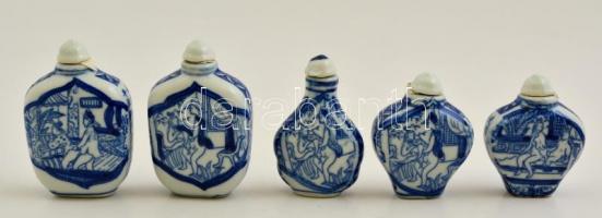 Kínai erotikus jelenetes tubákos porcelán fiolák, dugókkal, 5 db. Levonóképes, hibátlan, jelzés nélkül, 7x4.5 cm és 6x4.5 cm közötti méretben.