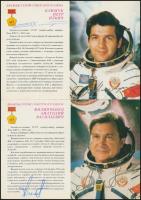 30 szovjet űrhajóst ábrázoló nyomtatvány a képükkel, valamint az élettörténetükkel és küldetésük leírásával, saját kezű aláírással. Mind különböző / 30 Soviet astronauts autograph signed images with their biographical and space mission datas 22x15 cm