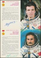30 szovjet űrhajóst ábrázoló nyomtatvány a képükkel, valamint az élettörténetükkel és küldetésük leí...