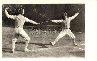 Tőrvívás. Alsó vonal ellen pengeütéses szúrástámadás. Képzőművészeti Alap kiadása / foil fencing