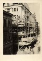 ~1927 Budapest V. Veres Pálné utca 33. Ast Ede és Társai Építési Rt. 5 emeletes bérház építkezése, munkások. photo