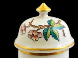 Hollóházi virágmintás porcelán fedeles váza, kézzel festett, hibátlan, jelzett, m: 32,5 cm