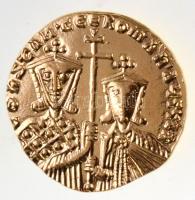 Bizánci Birodalom "1988" jelzésű aranyozott Solidus replika T:1-
Byzantine Empire "1...