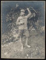 cca 1914-1918 Katonai fényképek feliratozva, pecséttel jelezve, 13 db vintage fotó, 12x17 cm