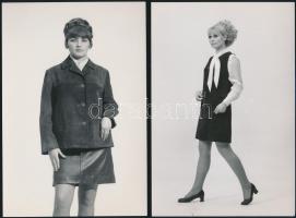 1969 Manökenek bőrből készült cuccokban, 4 db feliratozott vintage divatfotó, 17,5x12 cm