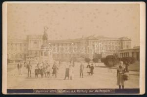 1900 Bécs, Hofburg, Heldenplatz, kartonra kasírozva, 10,5x16 cm / Wien (Vienna) castle, square, 10,5x16 cm