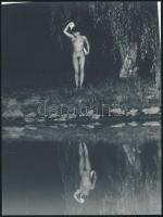 cca 1978 Éjszakai aktfotózás a gyulai várfalnál, 3 db vintage fotó, kettő jelzett, 18x24 cm, kettő k...